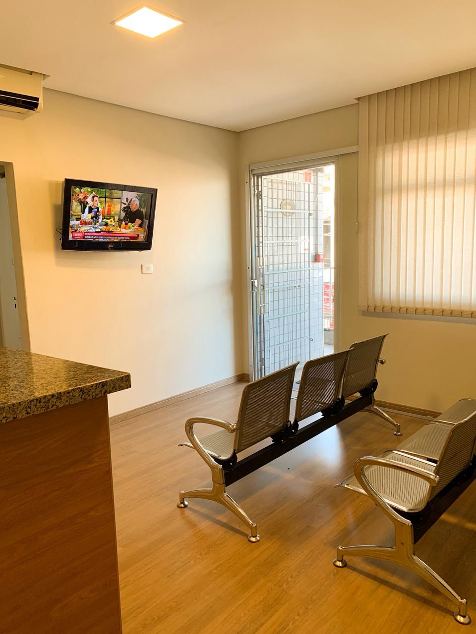 Sala de espera acolhedora da Vitare Odontologia em Betim